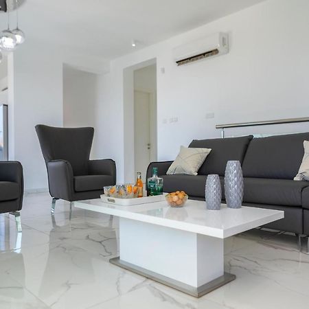 Villa Pleiades Pafos Exterior foto